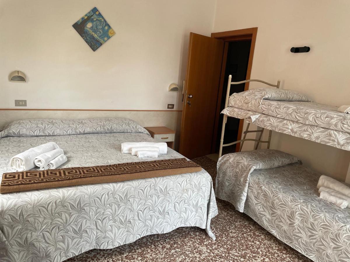 רימיני Hotel Alex מראה חיצוני תמונה