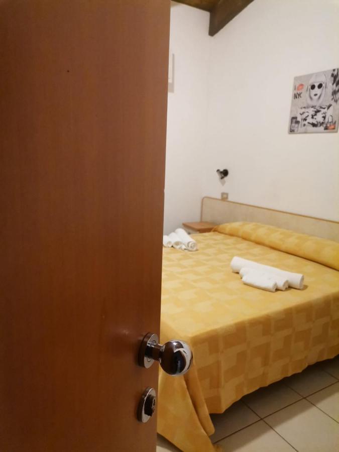 רימיני Hotel Alex מראה חיצוני תמונה
