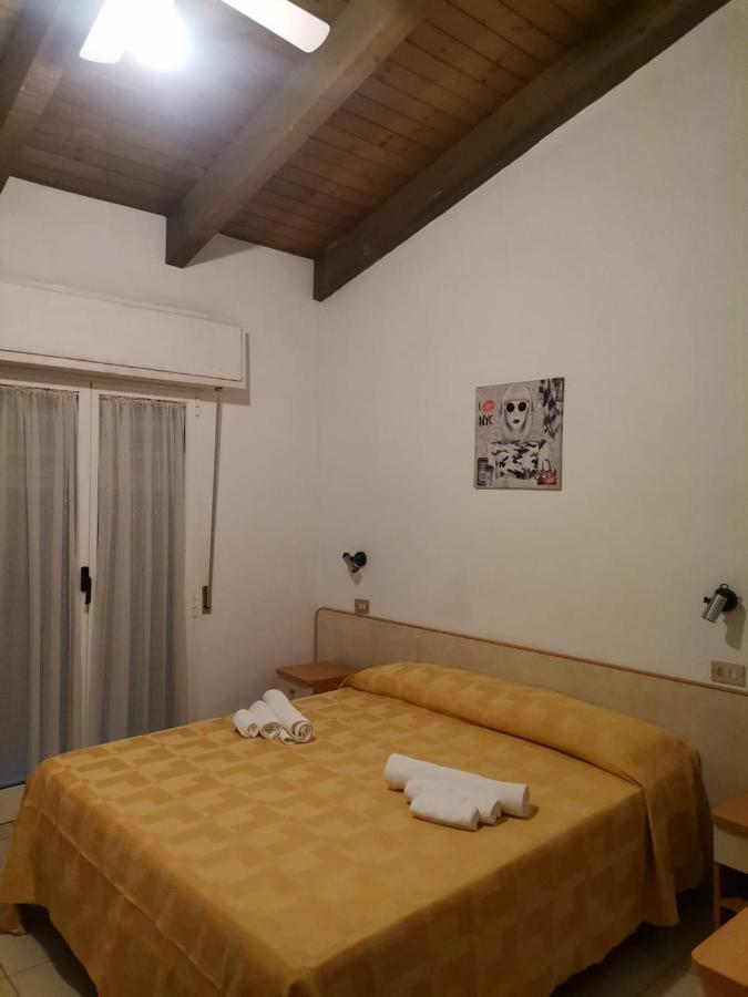 רימיני Hotel Alex מראה חיצוני תמונה