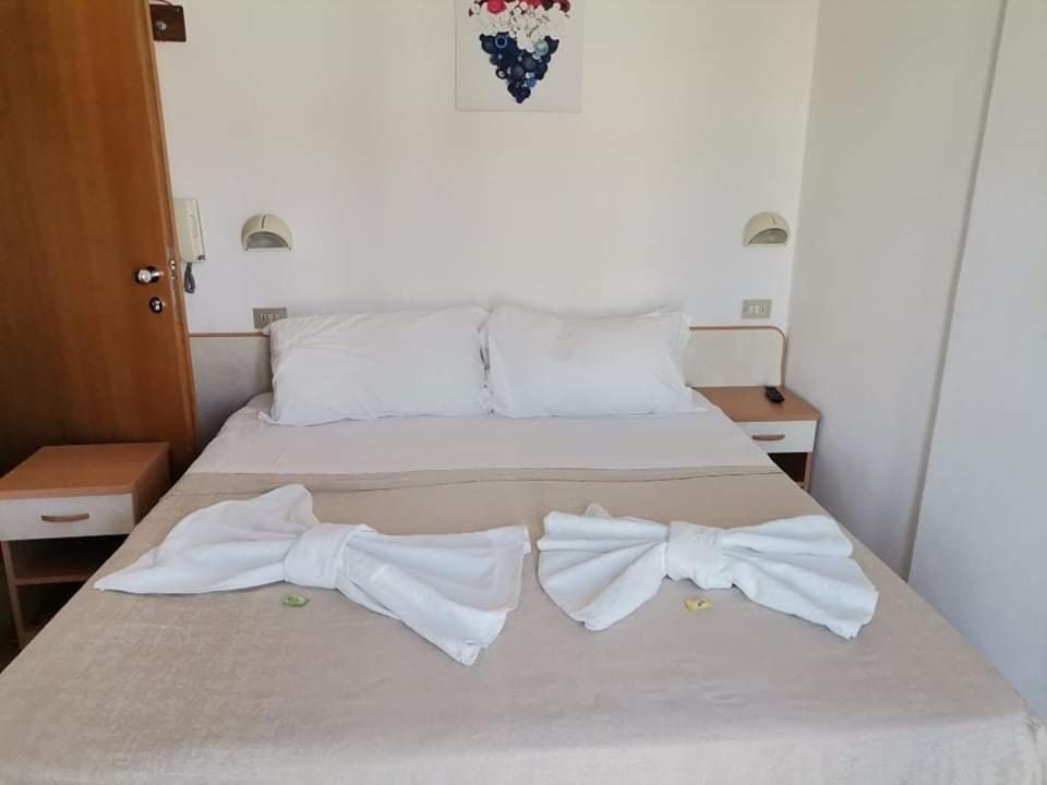 רימיני Hotel Alex מראה חיצוני תמונה
