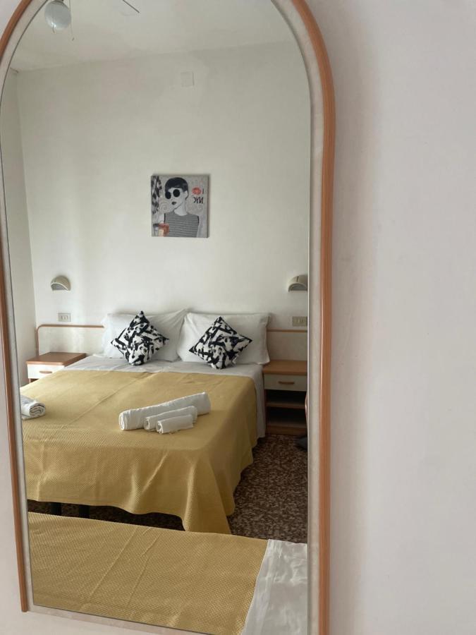 רימיני Hotel Alex מראה חיצוני תמונה